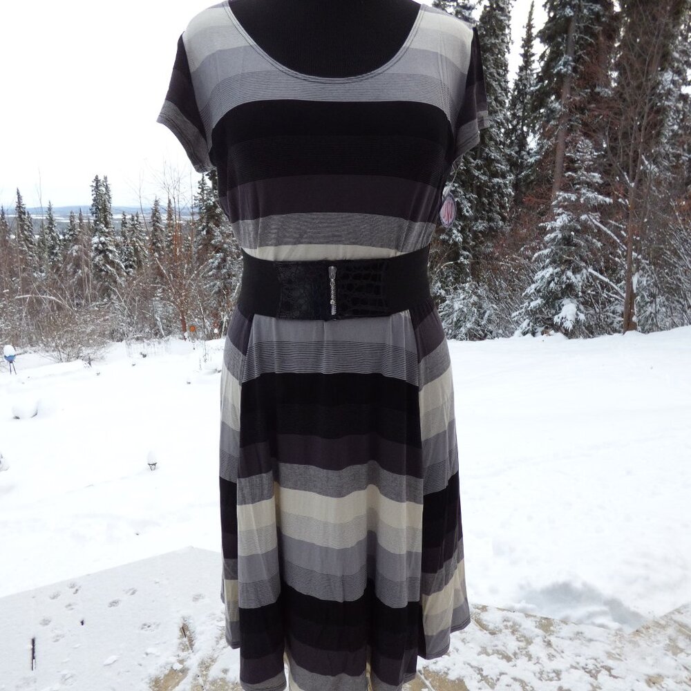 QUIRKY GOTH BLACK MULTI STRIPED SHORT SLEEVE DRESS WITH BELT PEASANT BOHO XL